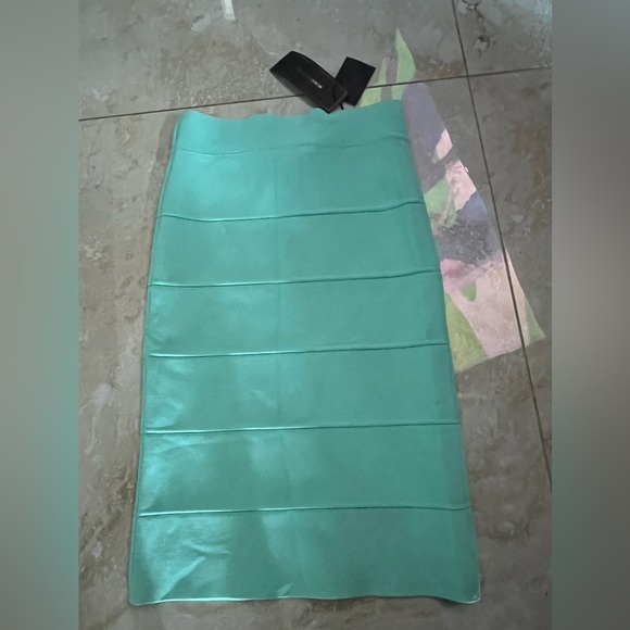 CUTE HIGH WAIST BCBGMAXAZRIA SKIRT (NWT) - Picture 3 of 7